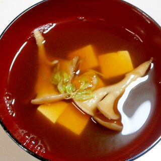 赤味噌で☆豆腐と舞茸の味噌汁☆